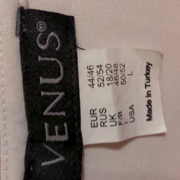 Venus Dress - Picture 2 of 3